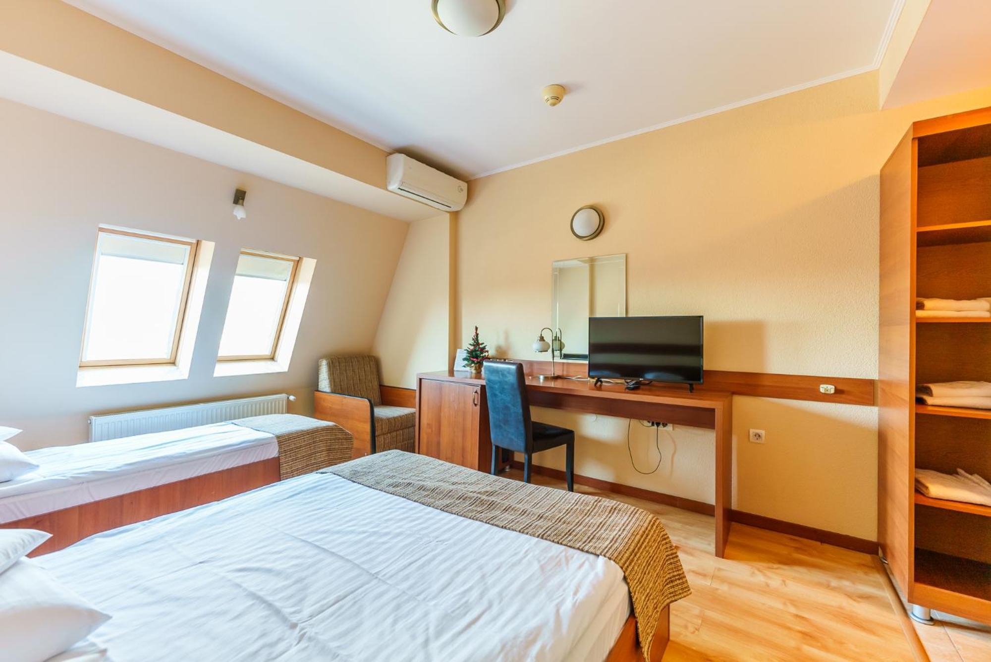 Hotel Crisana Arad Kültér fotó