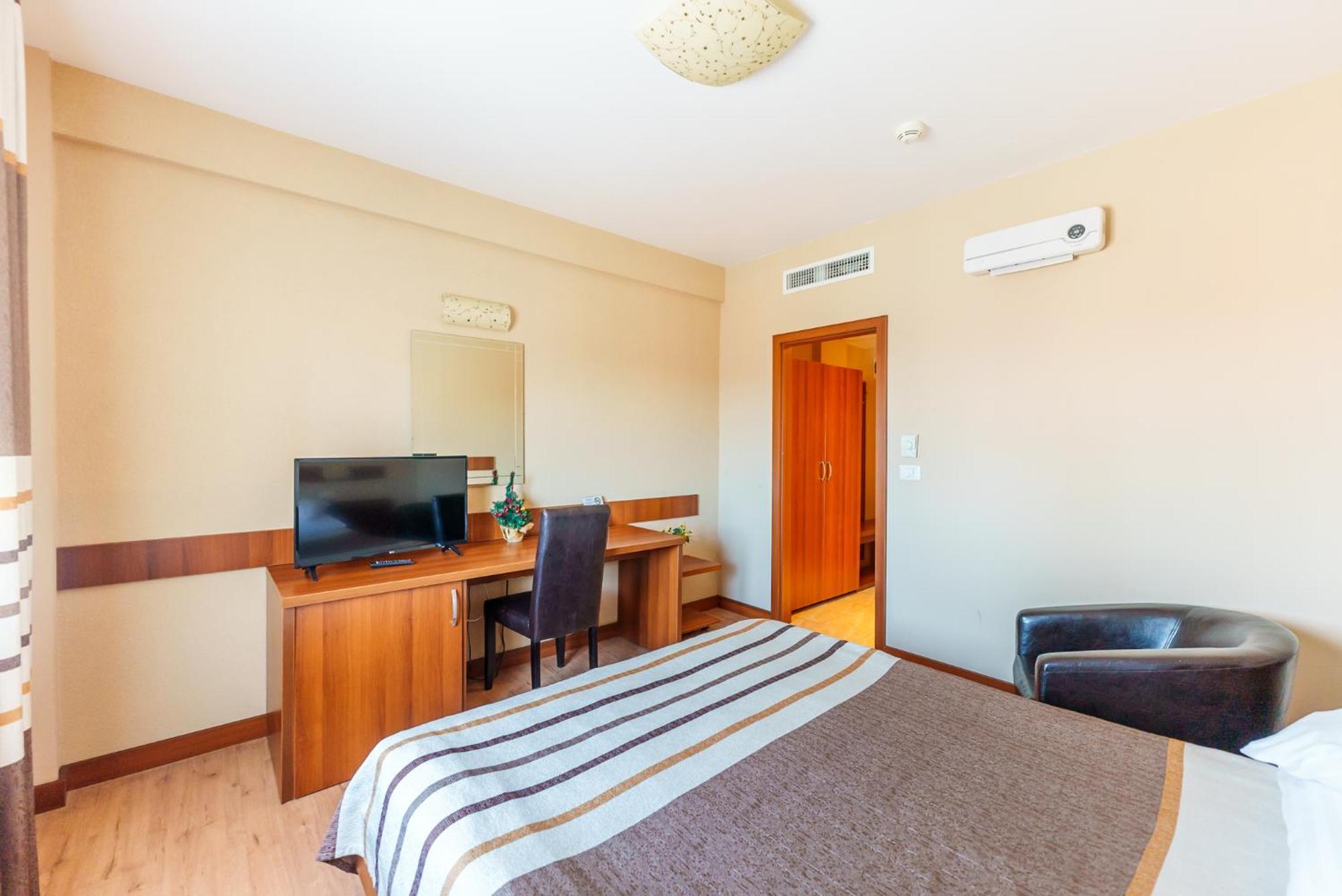Hotel Crisana Arad Kültér fotó