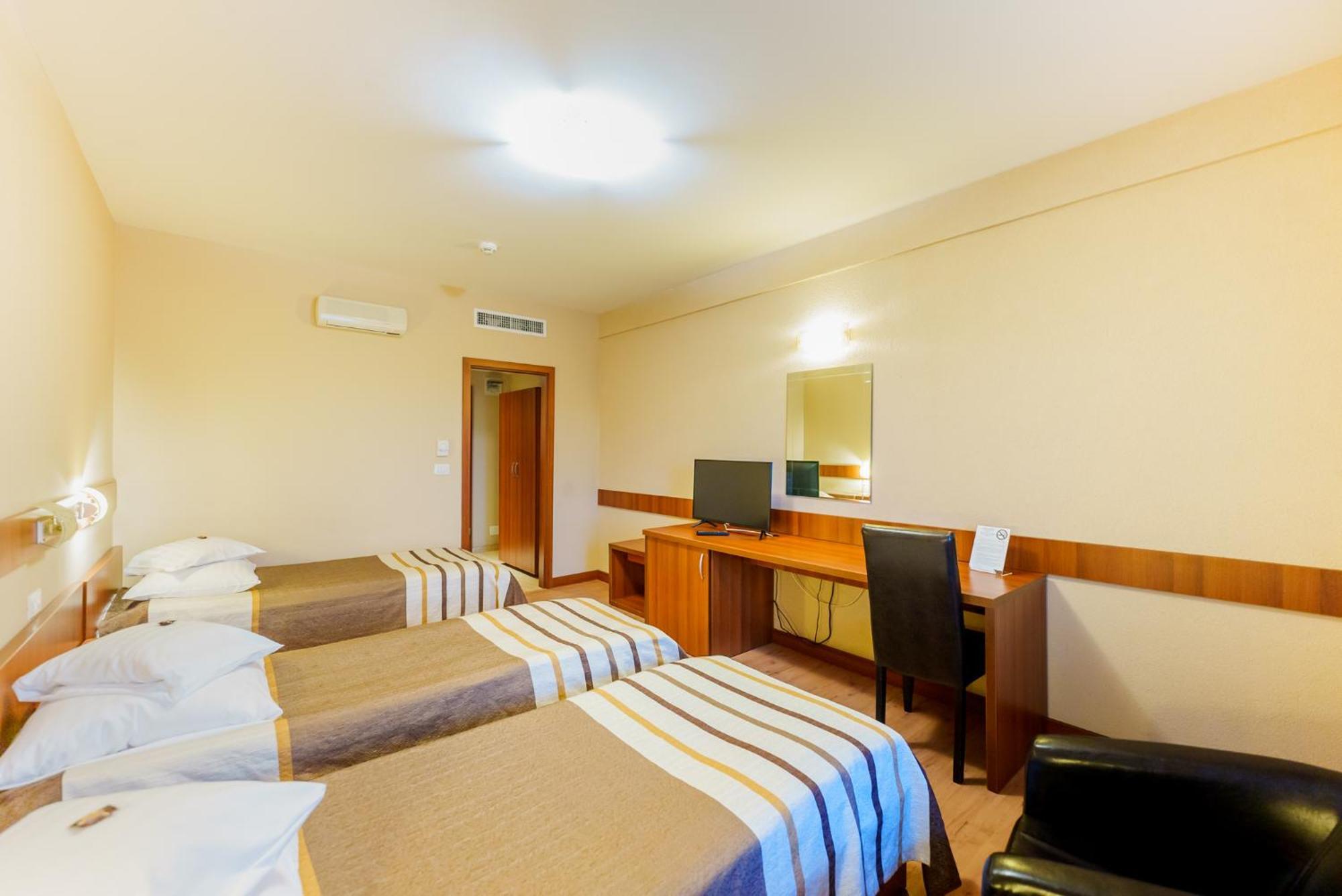 Hotel Crisana Arad Kültér fotó