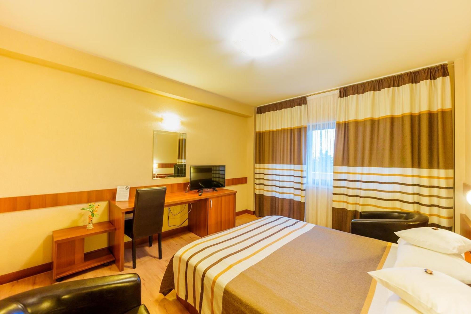 Hotel Crisana Arad Kültér fotó