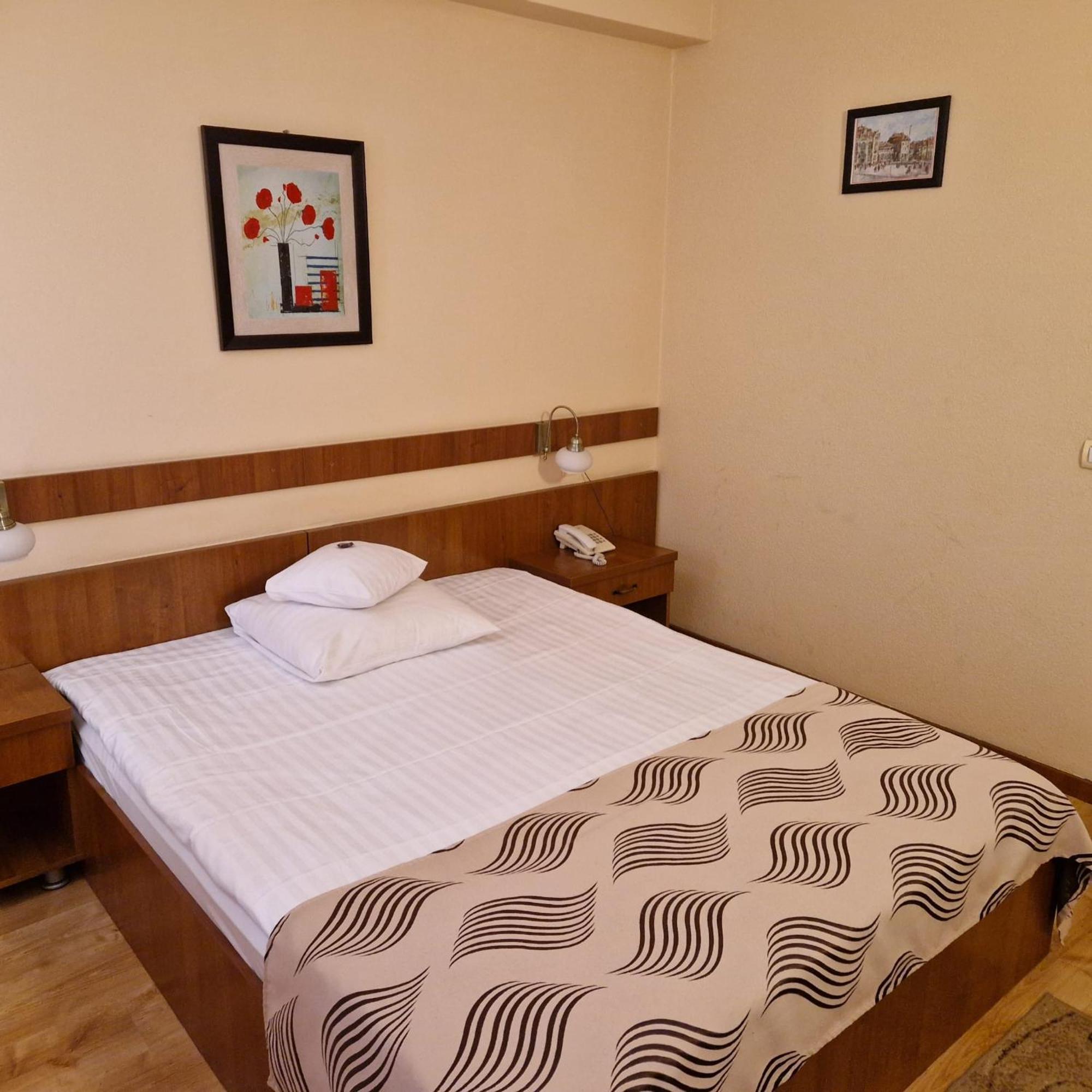 Hotel Crisana Arad Kültér fotó